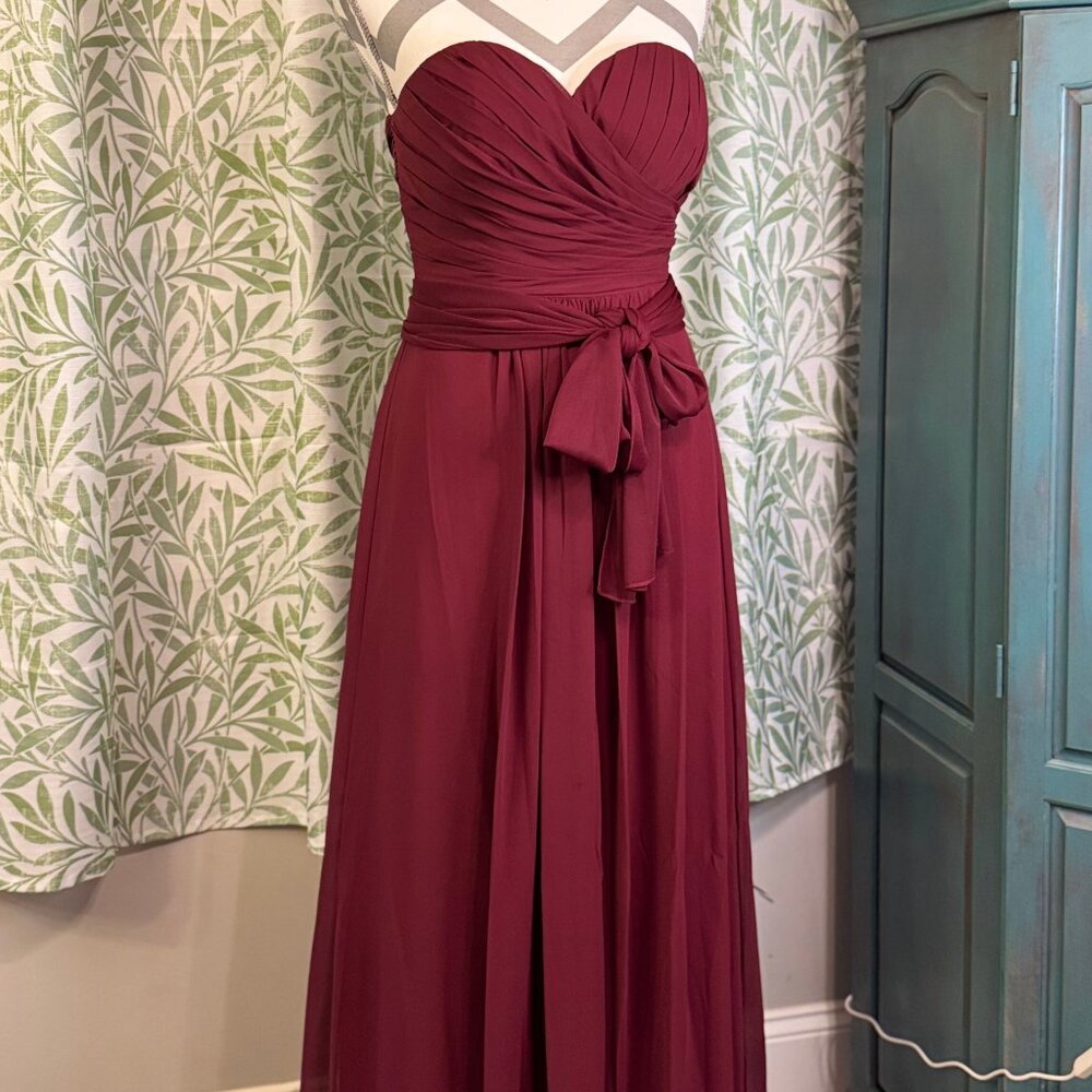 Elegant Bill Levkoff Burgundy Formal Gown with Shawl - Size 0